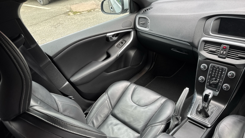 Volvo V40 T2 [122] R DESIGN Edition 5dr Petrol Hatchback